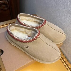 BRAND NEW UGG W TASMAN!!